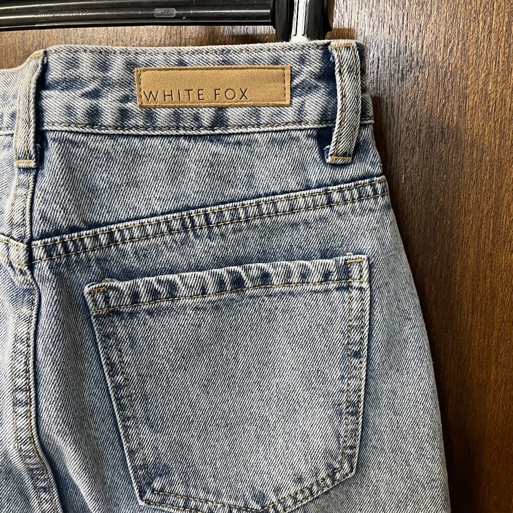 White Fox High Rise Straight Leg Jeans Acid Wash NWT Women’s XS